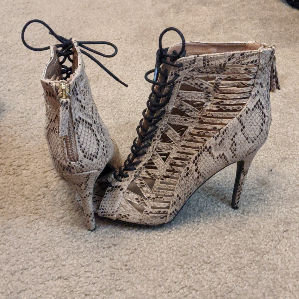 Heels - Picture 3 of 4